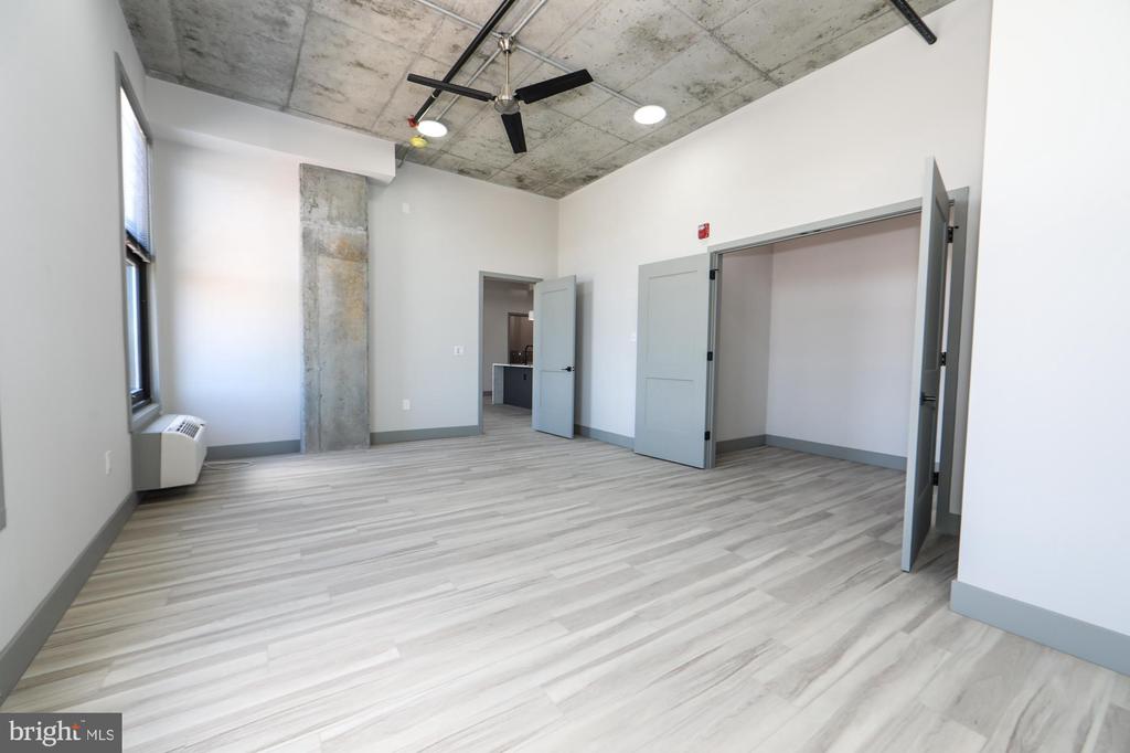 1810 E VENANGO STREET Unit: 405