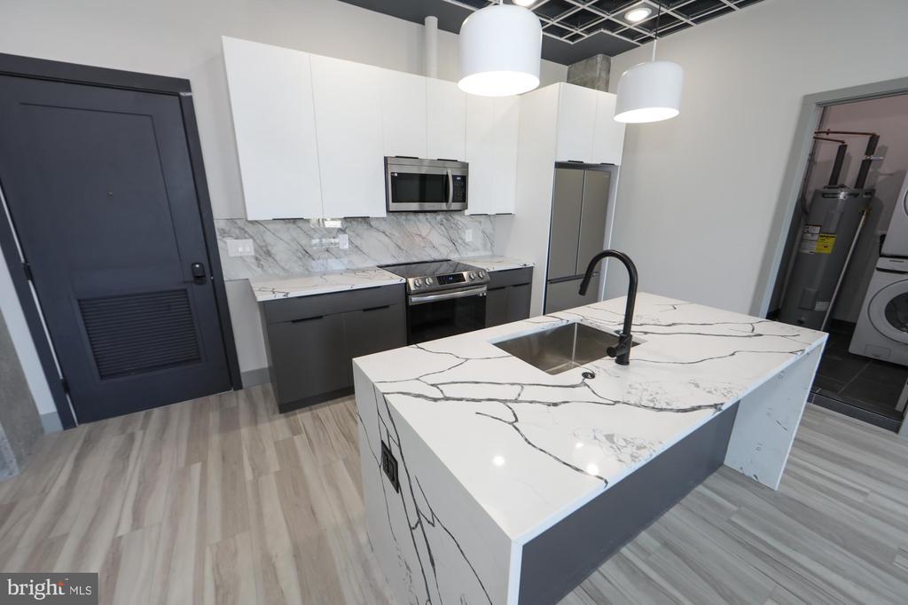 1810 E VENANGO STREET Unit: 405