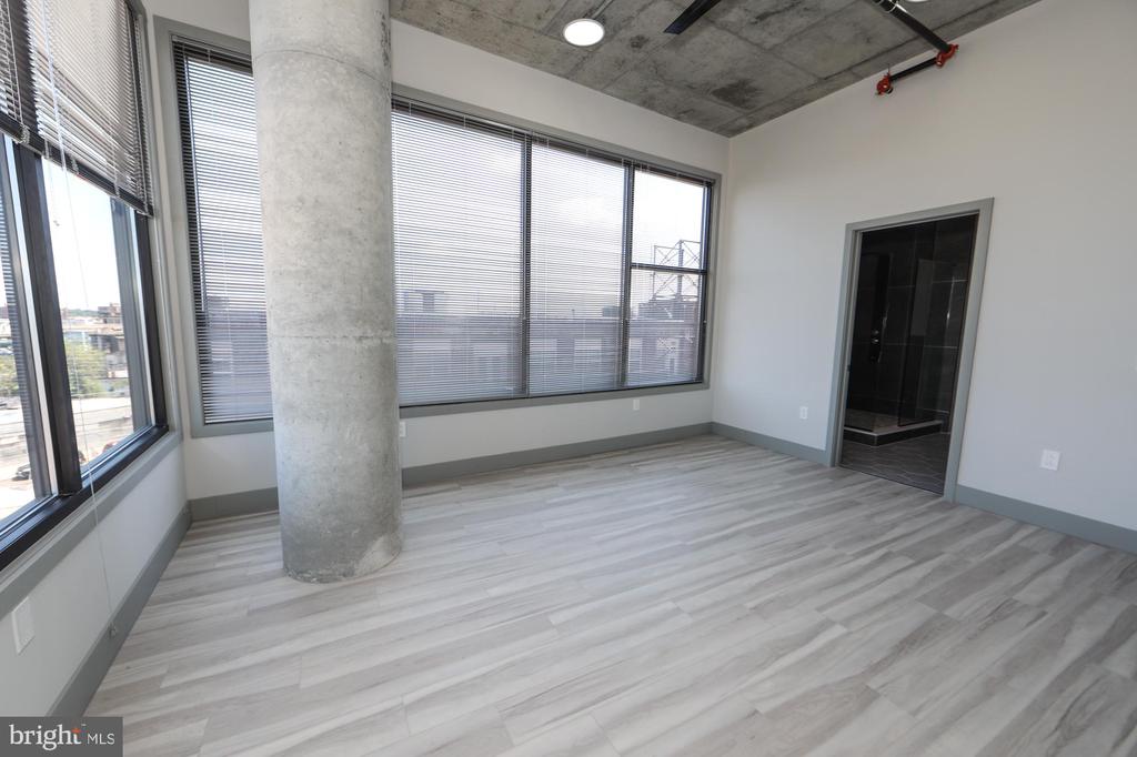 1810 E VENANGO STREET Unit: 405
