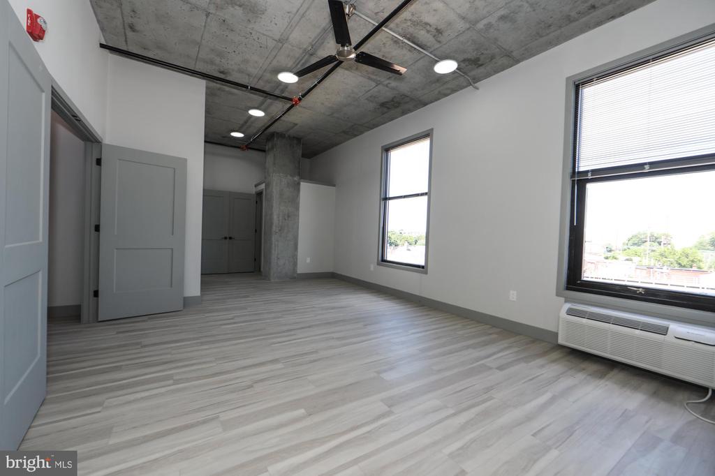 1810 E VENANGO STREET Unit: 405