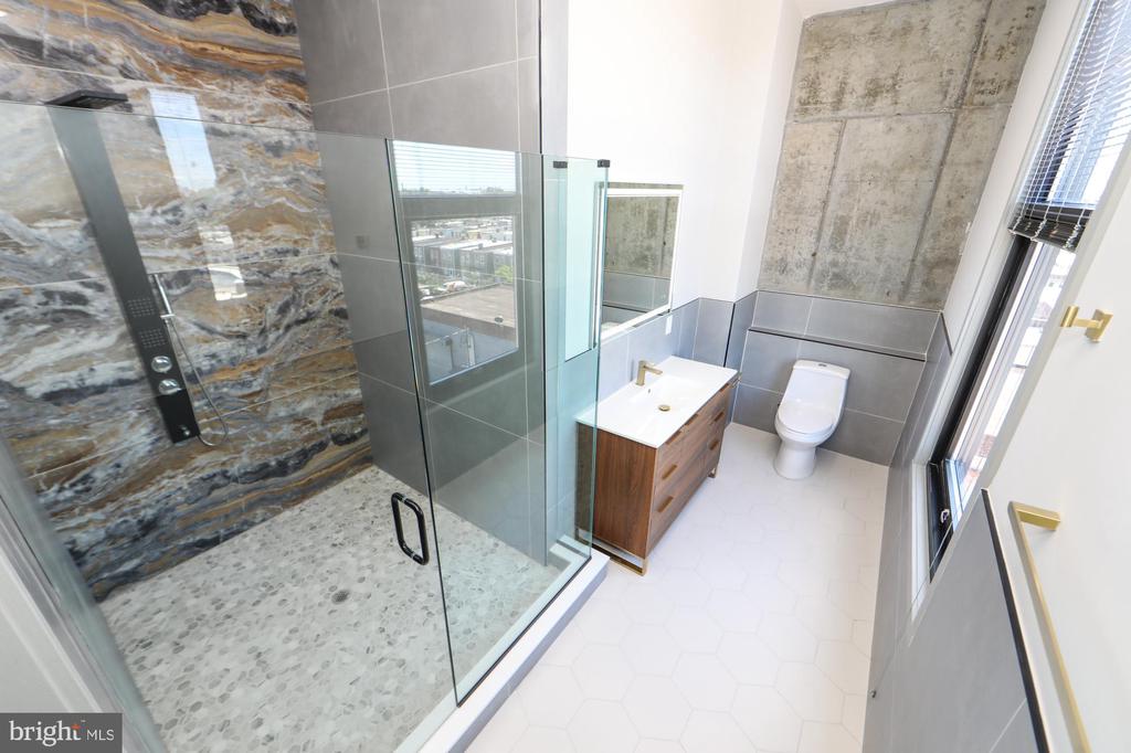1810 E VENANGO STREET Unit: 405