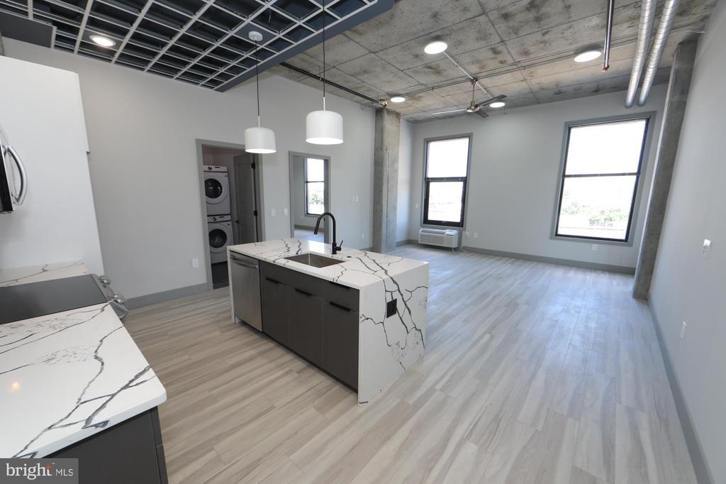 1810 E VENANGO STREET Unit: 405
