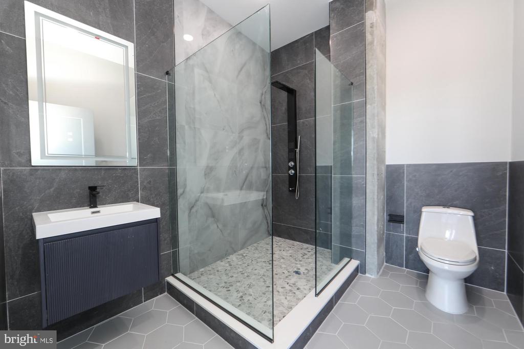 1810 E VENANGO STREET Unit: 405