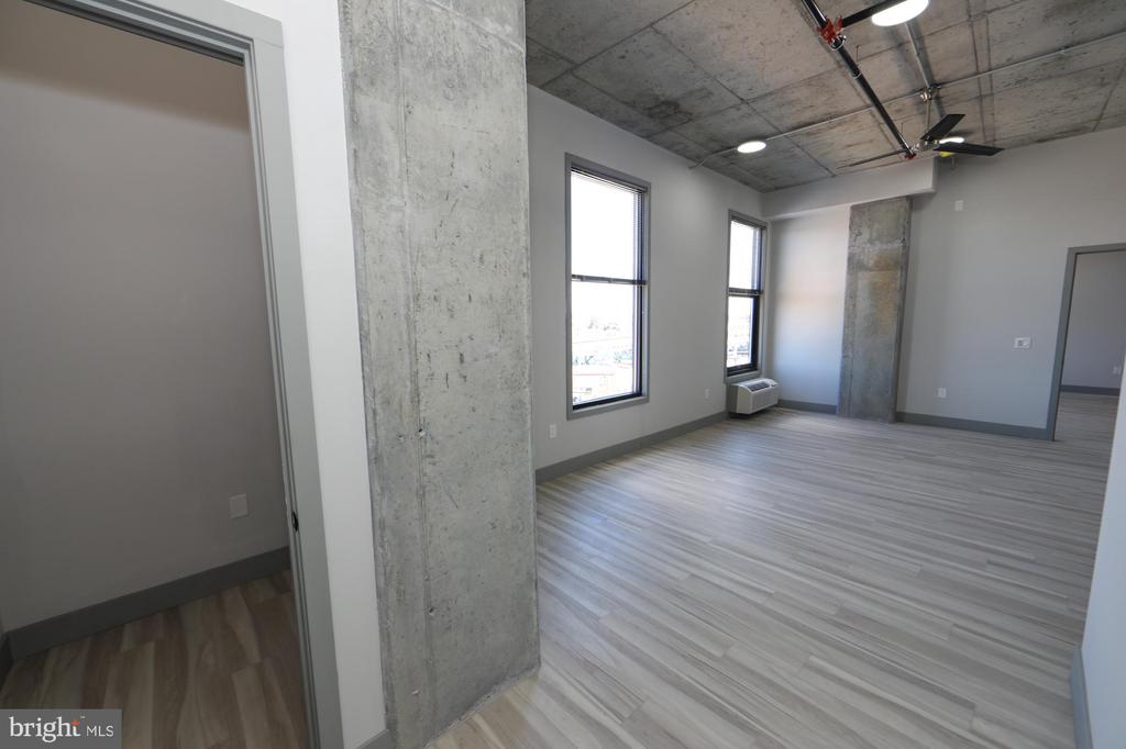 1810 E VENANGO STREET Unit: 405