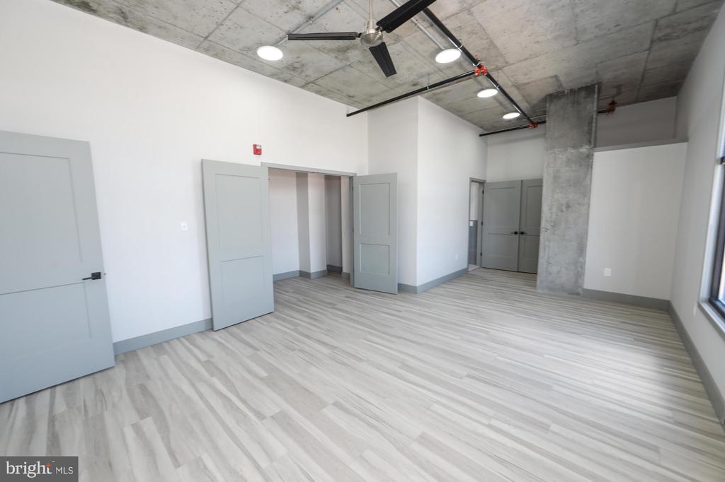 1810 E VENANGO STREET Unit: 405