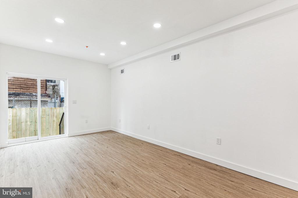2224 N HOWARD STREET Unit: 1