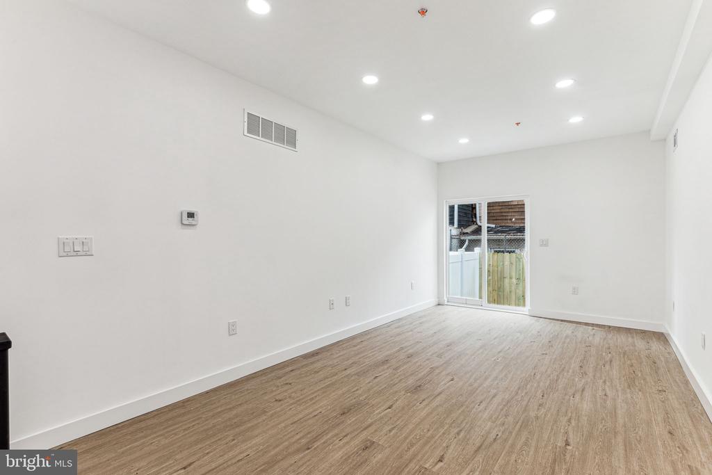2224 N HOWARD STREET Unit: 1