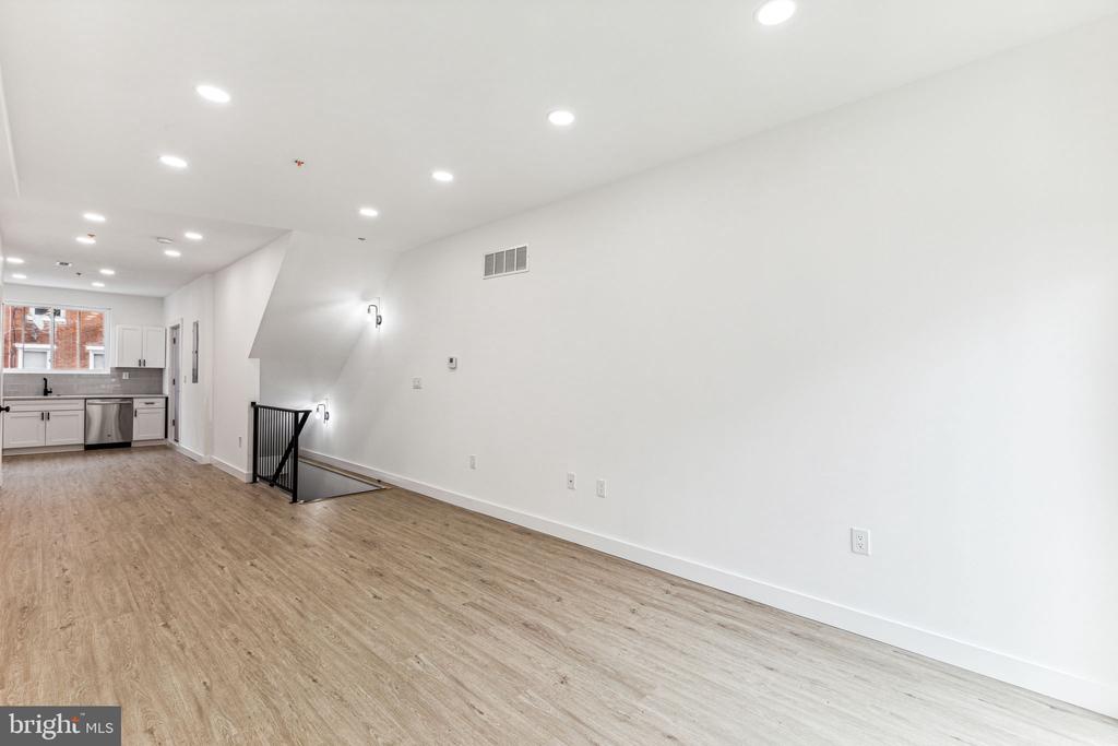 2224 N HOWARD STREET Unit: 1