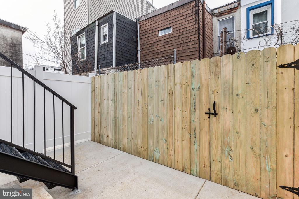 2224 N HOWARD STREET Unit: 1