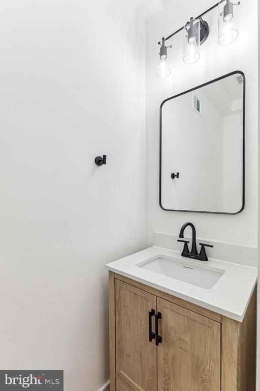 2224 N HOWARD STREET Unit: 1