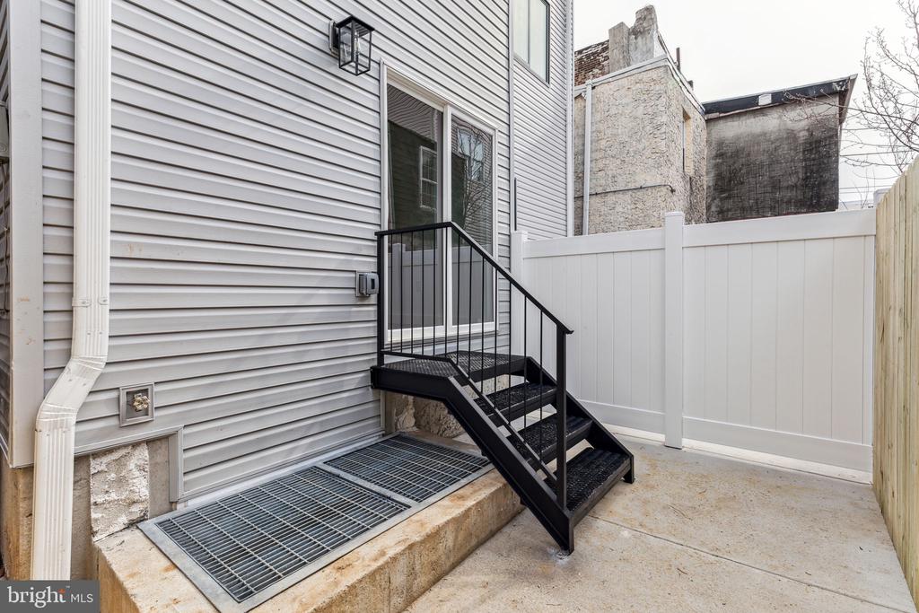 2224 N HOWARD STREET Unit: 1
