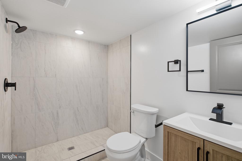 3931 FAIRMOUNT AVENUE Unit: 1