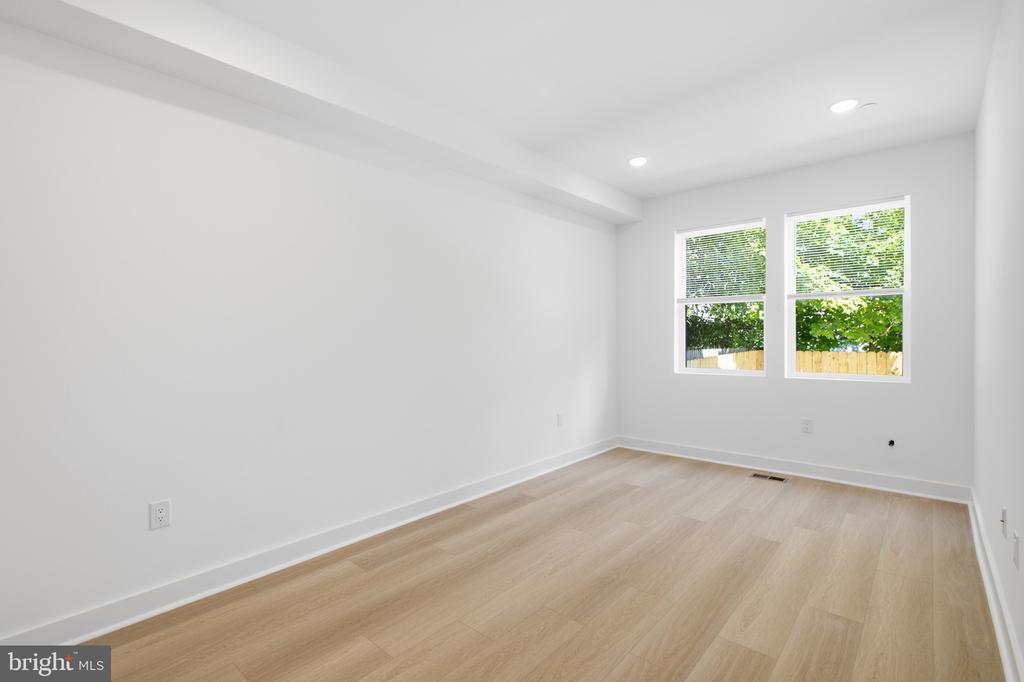 3931 FAIRMOUNT AVENUE Unit: 1