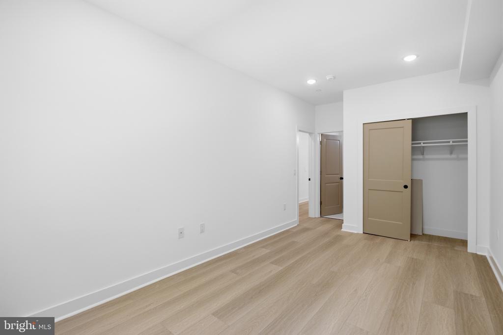 3931 FAIRMOUNT AVENUE Unit: 1
