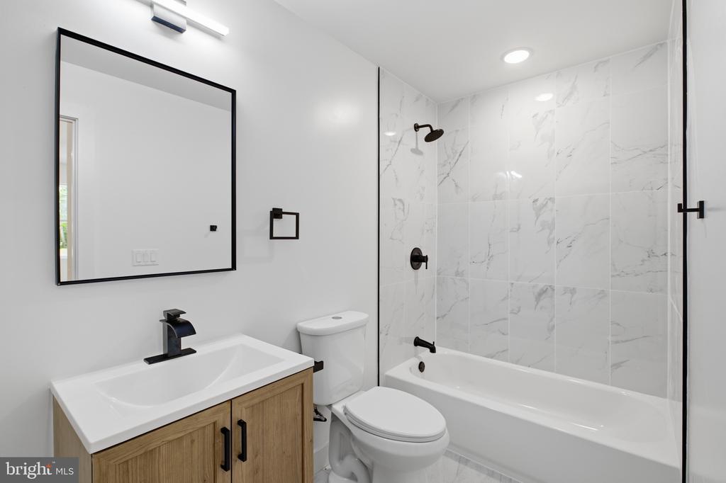 3931 FAIRMOUNT AVENUE Unit: 1
