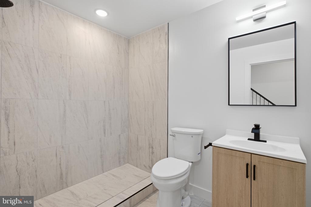 3931 FAIRMOUNT AVENUE Unit: 3
