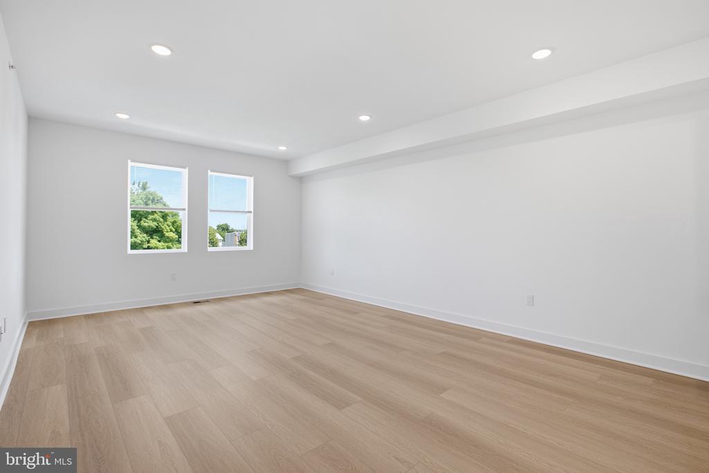 3931 FAIRMOUNT AVENUE Unit: 3