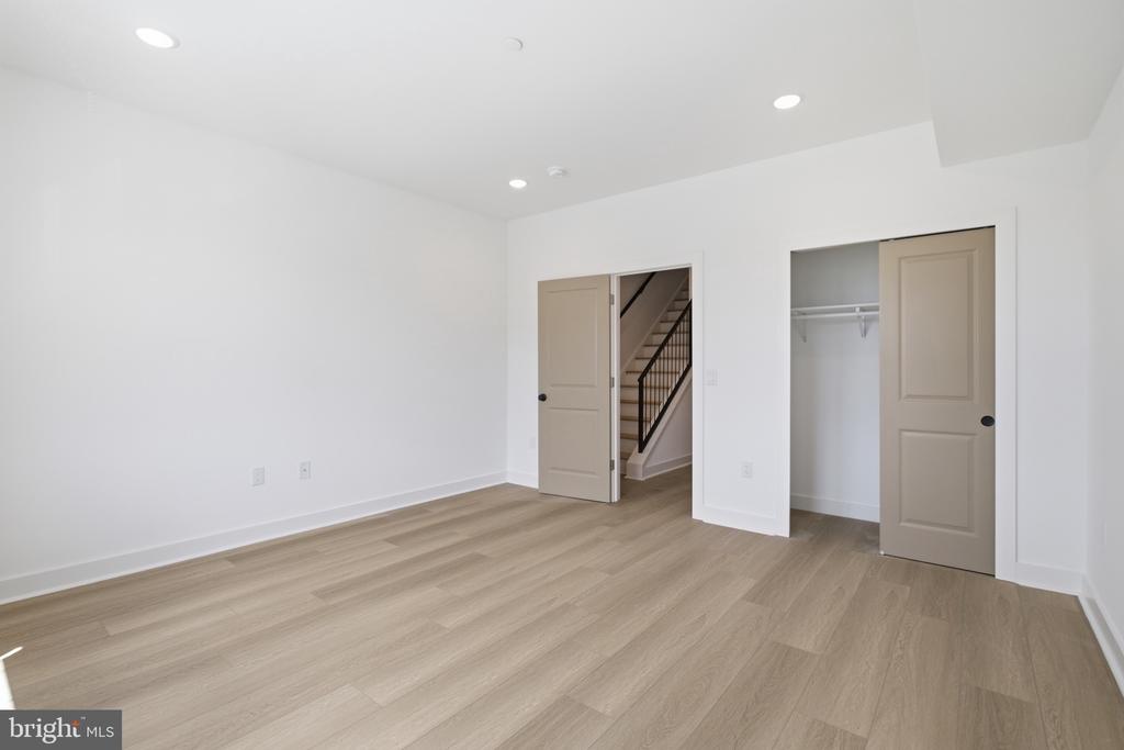 3931 FAIRMOUNT AVENUE Unit: 3