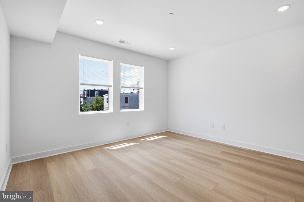 3931 FAIRMOUNT AVENUE Unit: 3