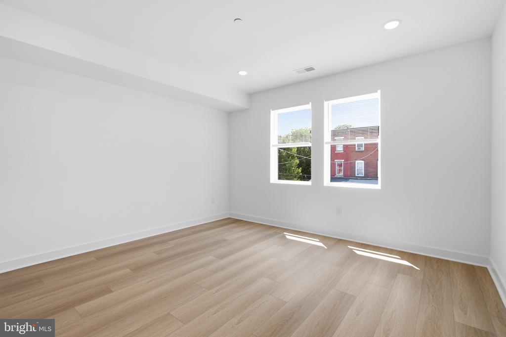 3931 FAIRMOUNT AVENUE Unit: 3
