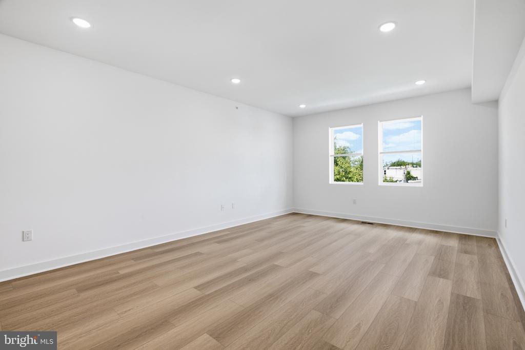 3931 FAIRMOUNT AVENUE Unit: 3