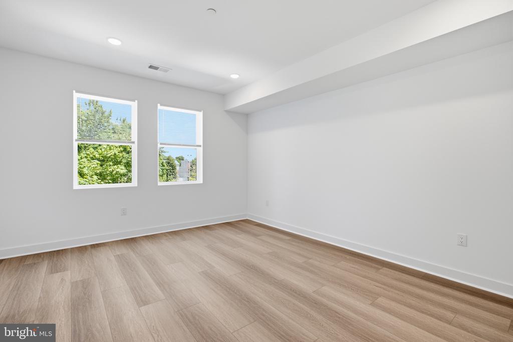 3931 FAIRMOUNT AVENUE Unit: 3