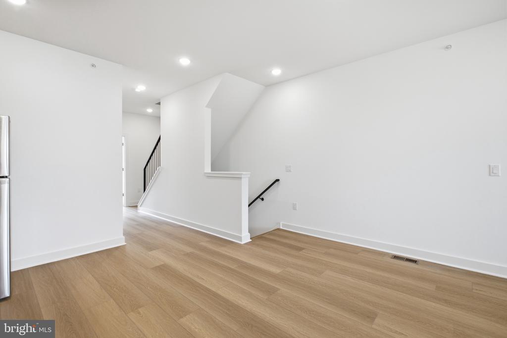 3931 FAIRMOUNT AVENUE Unit: 3