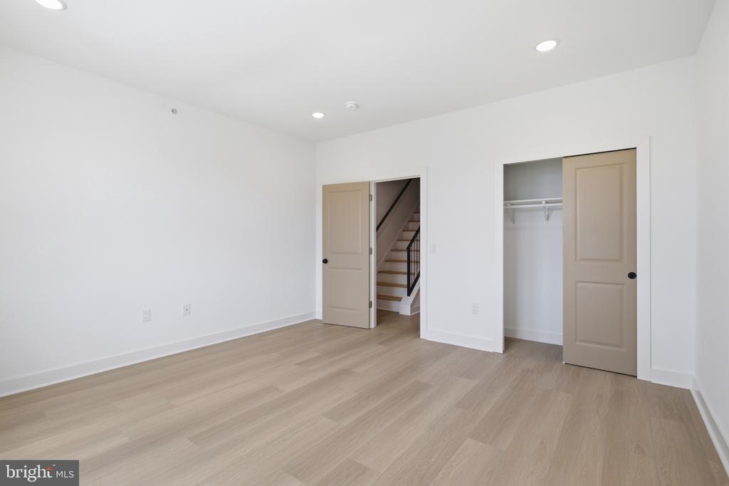 3931 FAIRMOUNT AVENUE Unit: 3