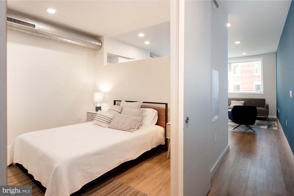 2120 E YORK STREET Unit: B406