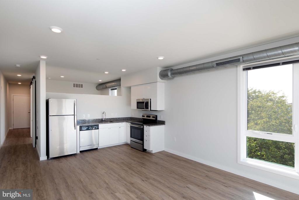 2120 E YORK STREET Unit: B406