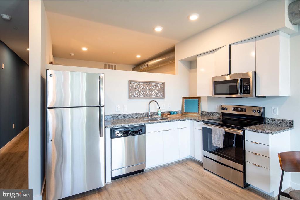 2120 E YORK STREET Unit: B406