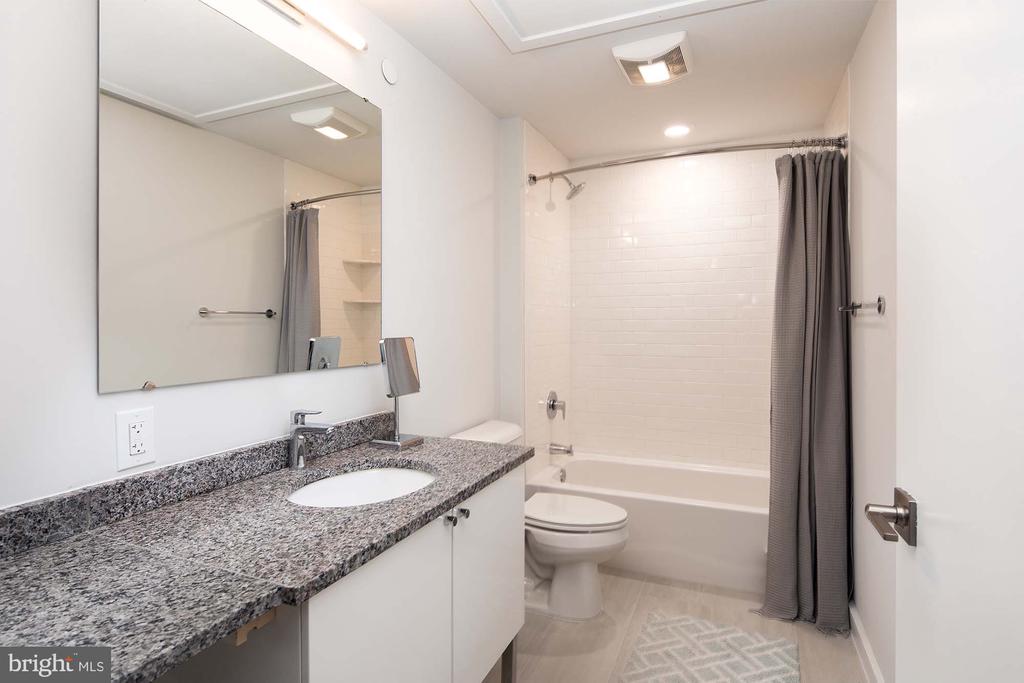 2120 E YORK STREET Unit: B406