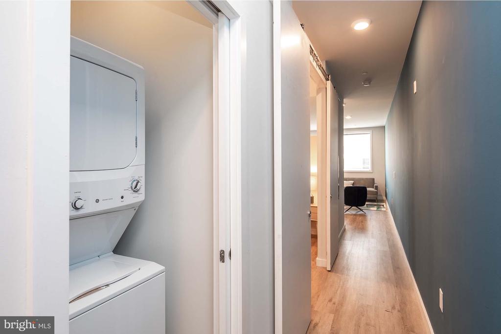 2120 E YORK STREET Unit: B406