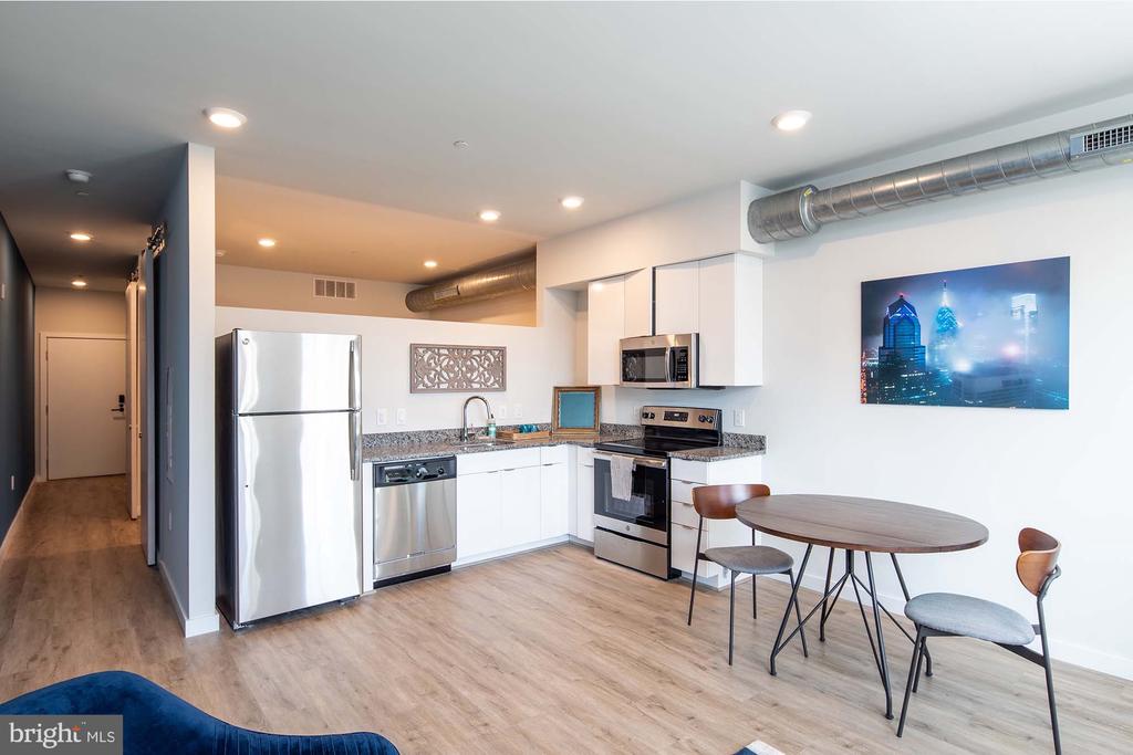 2120 E YORK STREET Unit: B406