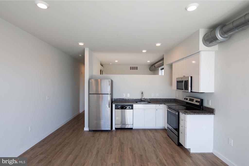2120 E YORK STREET Unit: B406