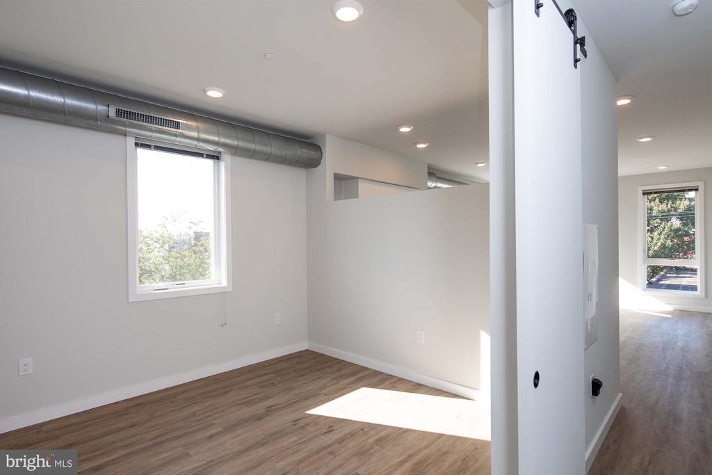 2120 E YORK STREET Unit: B406