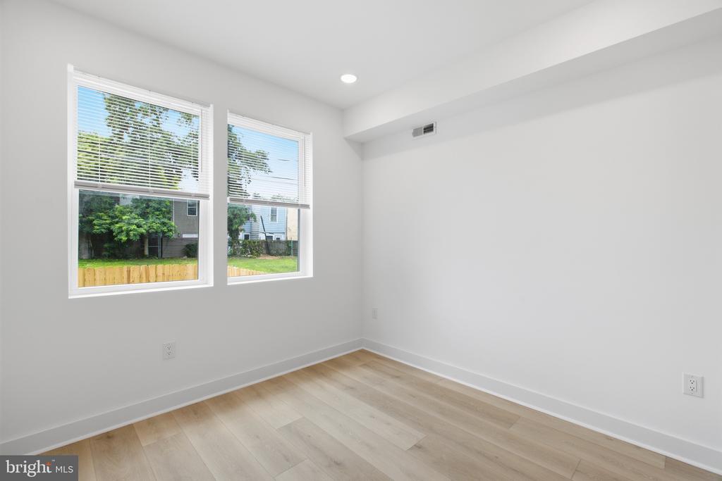 2237 N 16TH STREET Unit: 1