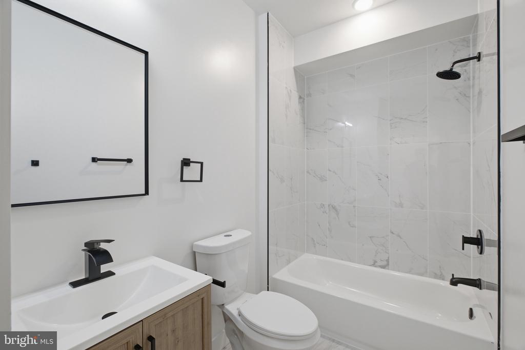 2237 N 16TH STREET Unit: 1