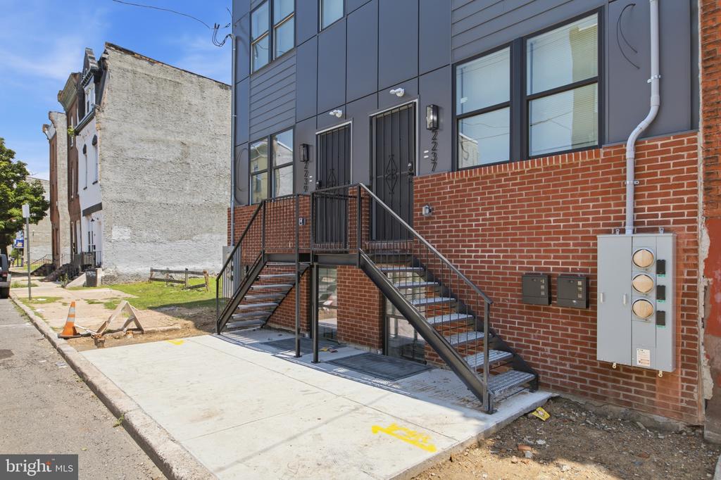 2237 N 16TH STREET Unit: 2