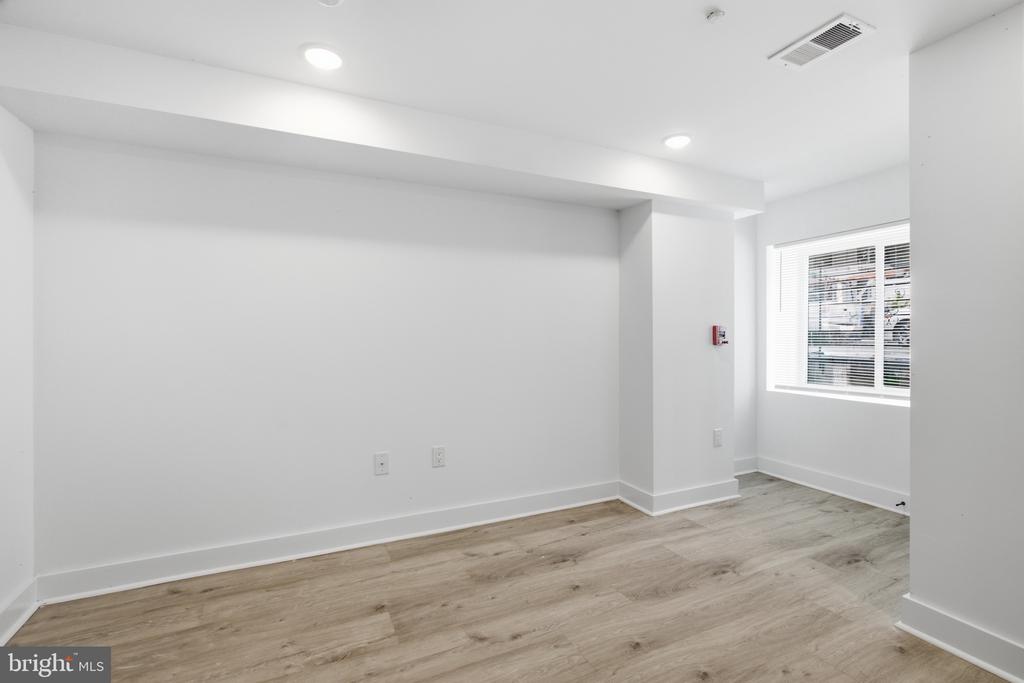 4312 PENNSGROVE STREET Unit: 1