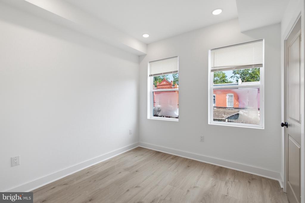 4312 PENNSGROVE STREET Unit: 2