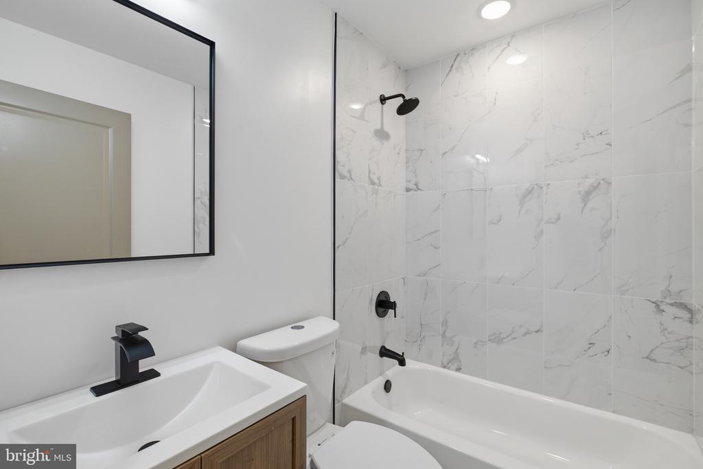 4312 PENNSGROVE STREET Unit: 2