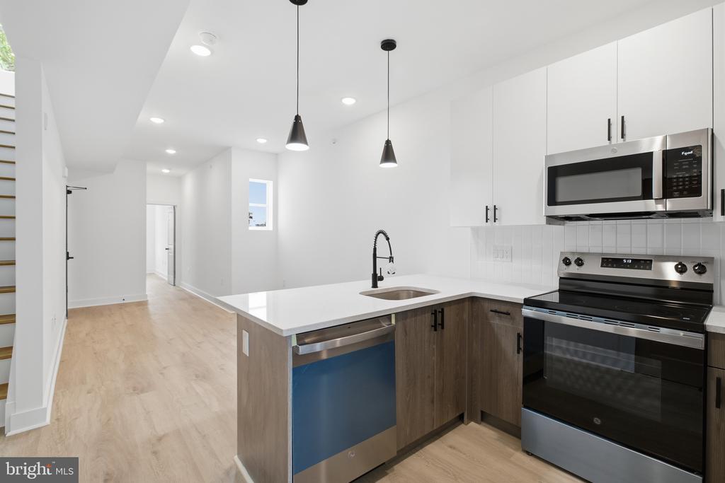 4312 PENNSGROVE STREET Unit: 3
