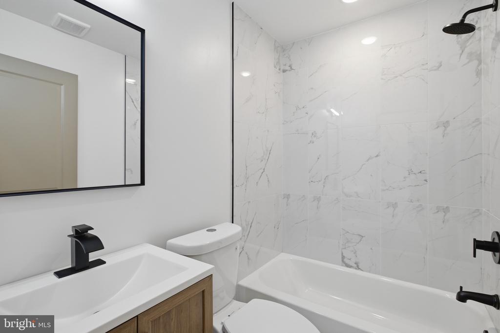 4312 PENNSGROVE STREET Unit: 3