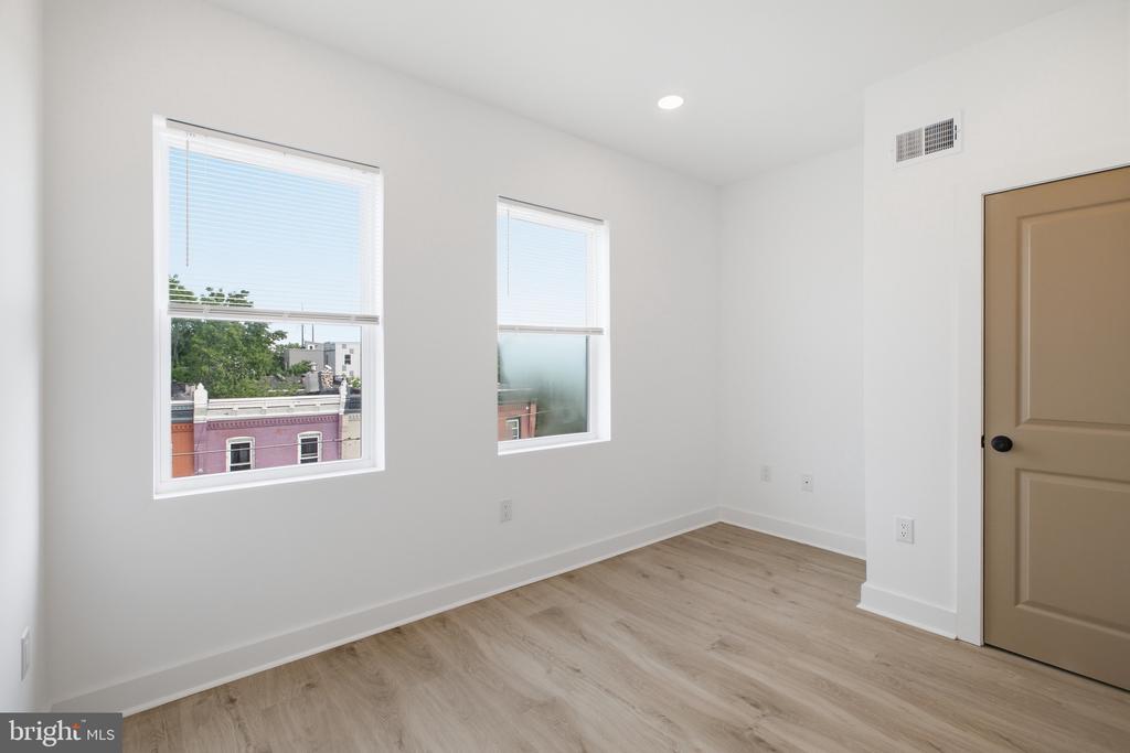 4312 PENNSGROVE STREET Unit: 3