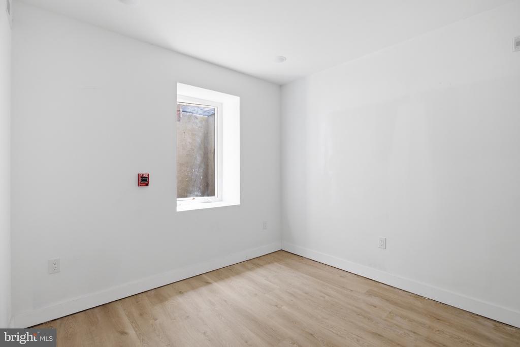 613 N BROOKLYN STREET Unit: 3