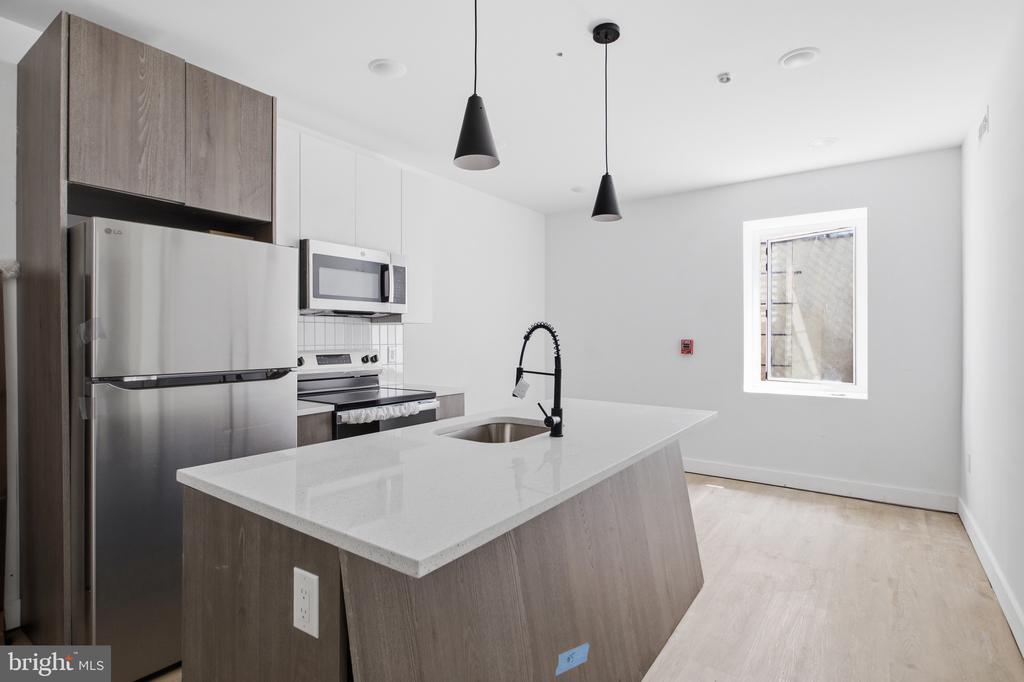 613 N BROOKLYN STREET Unit: 3