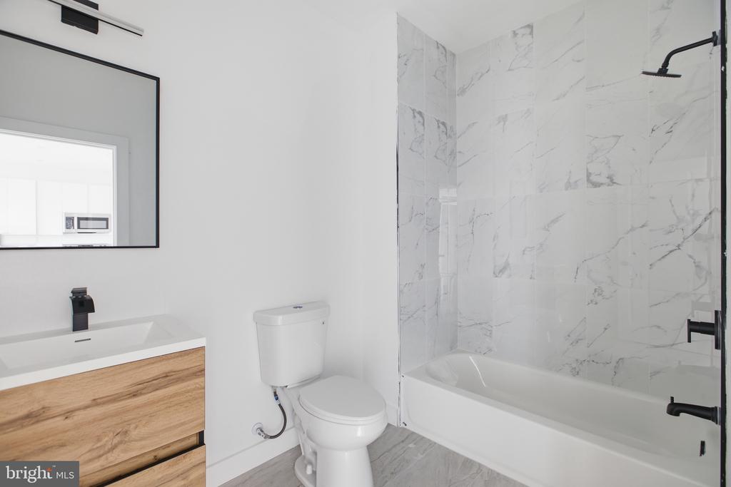 613 N BROOKLYN STREET Unit: 4