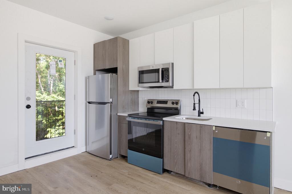 613 N BROOKLYN STREET Unit: 4