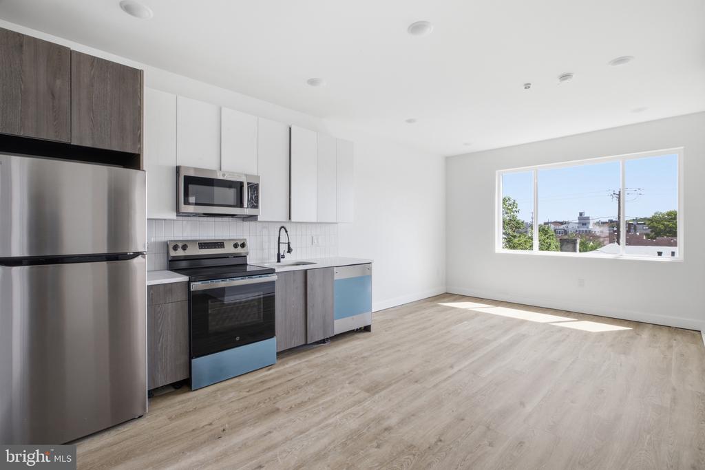 613 N BROOKLYN STREET Unit: 4